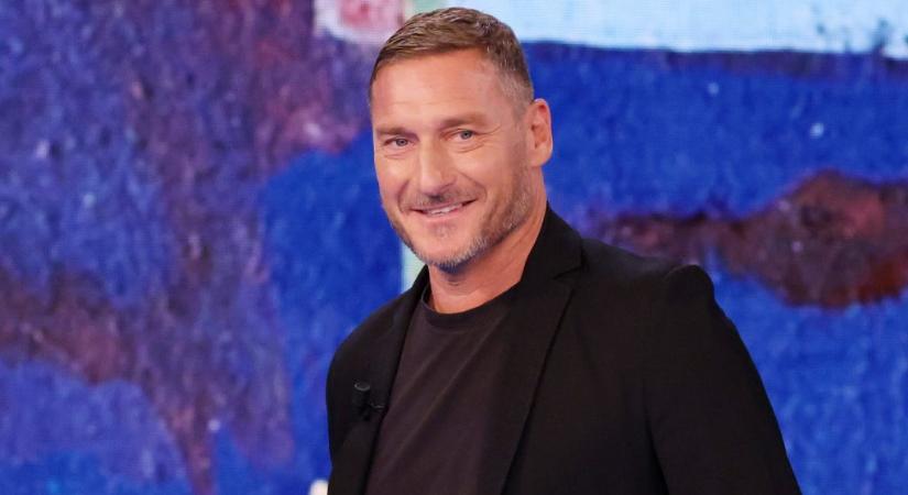 Totti előhúzott valamit a régiből: félpályás gólt lőtt a gálameccsen