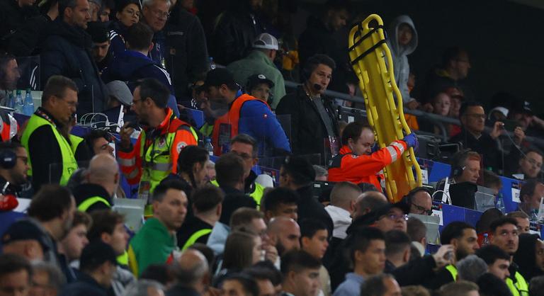 Tragédia Münchenben: halálába zuhant egy néző az NL-döntő közben