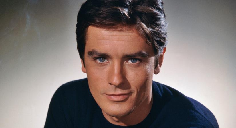 Piszok jóképű Alain Delon 31 éves fia – Alain-Fabien ennyire hasonlít híres édesapja fiatalkori énjére
