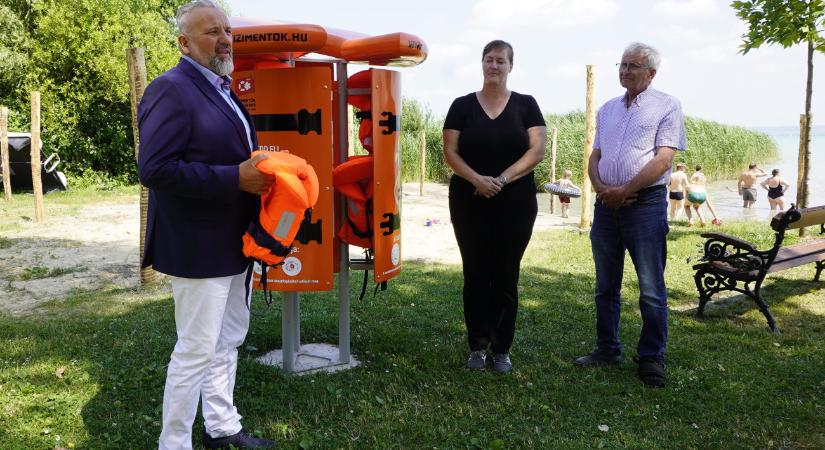 Itt egy újabb nagyon fontos szerkezet a Balatonnál
