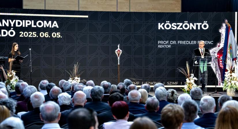 Ők már fél évszázada diplomáztak: most olyan elismerést kaptak, amit kevesen élnek meg