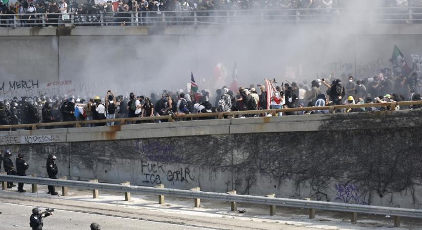 Mi történik Los Angelesben, hogy már a hadsereget kellett bevetni és Kalifornia liberális kormányzójának letartóztatása is szóba került?