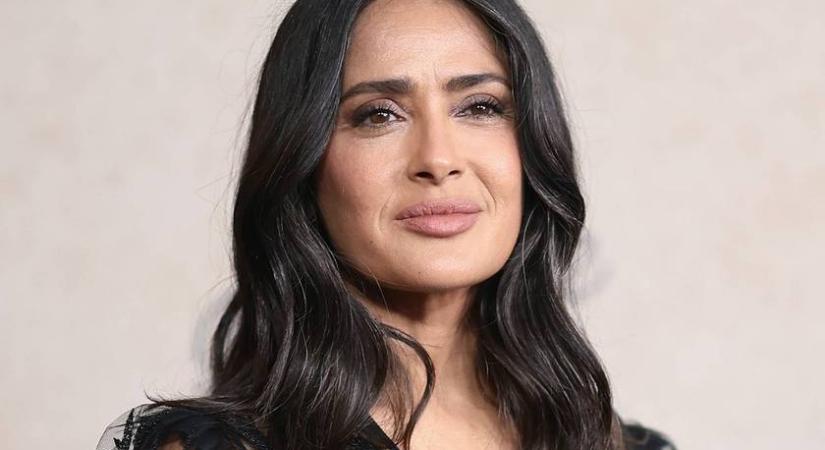 Salma Hayek ritkán látott mostohafia friss fotón: a 18 éves Augustin szívtipró volt a diplomaosztón