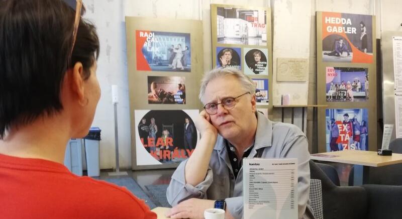 „Feltűnően figyelnek egymásra” – Villáminterjú Máté Gáborral a Budapesti Színészképzőről