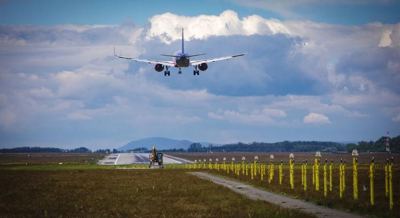 Rejtélyes üzeneteket küldött a Wizz Air, hajdú-bihari utasokat is érint
