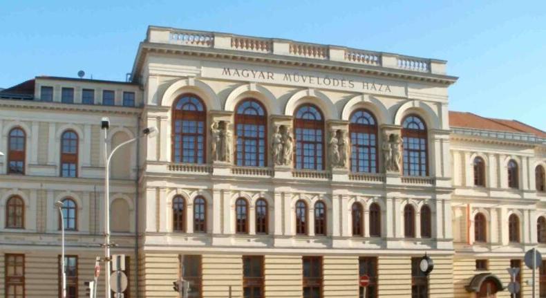 Revizor: Mobil kamaraszínházi tér született az egykori kaszinóban