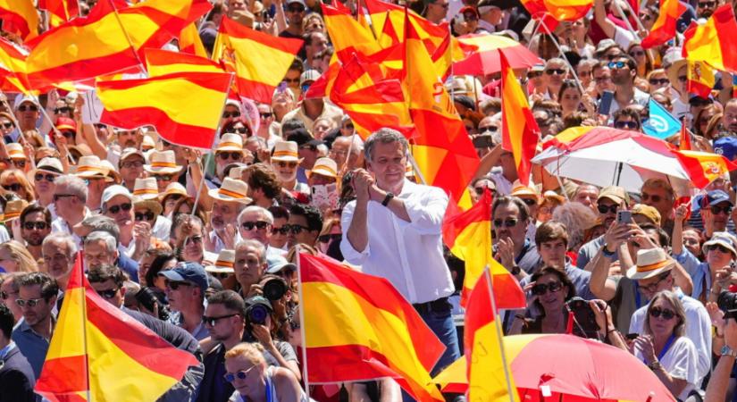 Előrehozott parlamenti választások kiírását követelte a legnagyobb spanyol ellenzéki párt vezetője