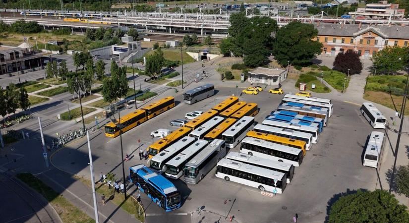 Rendőri felvezetés, erősítő busz, gyorsító sáv: totális izgalomban készül a MÁV, hogy ma utasokat fog szállítani