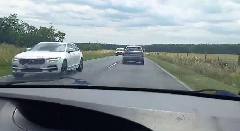 Nagy a forgalom a 84-es főúton - videó