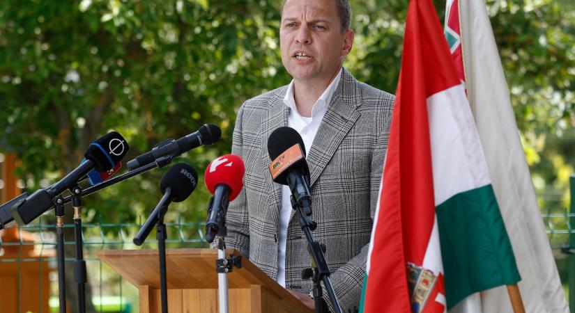 Menczer Tamás: Webernek, Ursulának és Zelenszkijnek 150 milliárd eurónyi oka van a háború folytatására és Ukrajna támogatására  videó