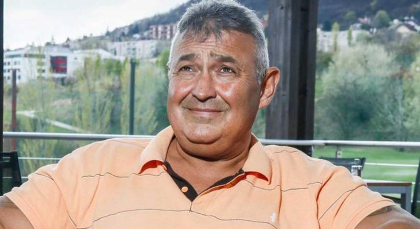 Gesztesi Károly utolsó szerelme piros miniruhában: ő a 62 éves Csilla