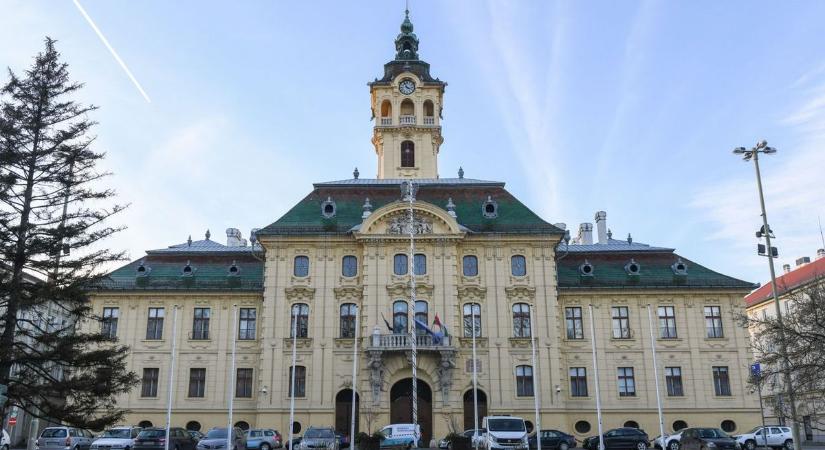 Varázslat költözik a városháza udvarára, neobarokk csillagtető alatt kel életre a kultúra