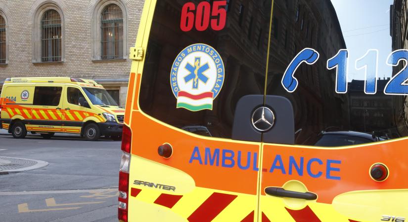 Hasba és ágyékon rúgta a kiérkező mentőst egy feldúlt férfi Zala vármegyében