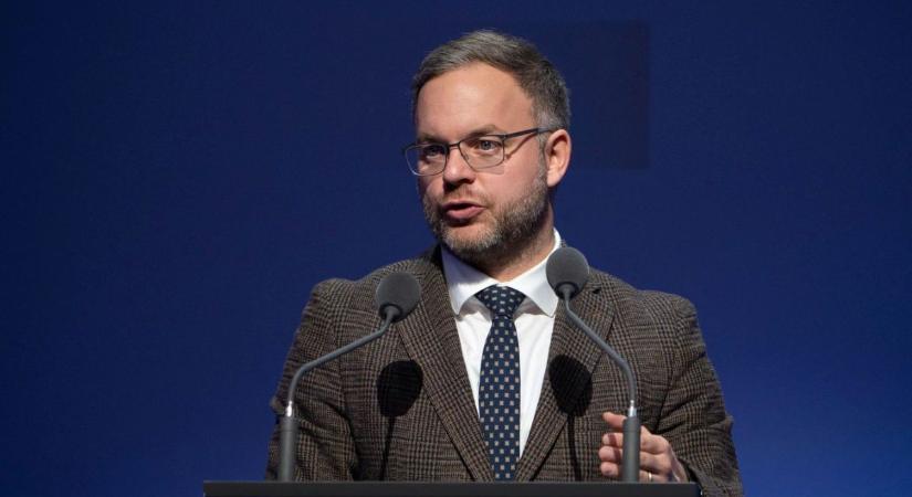 Elképesztő mélységekbe süllyedtek nyugaton: a brit kormány szerint Orbán Balázs terrorista