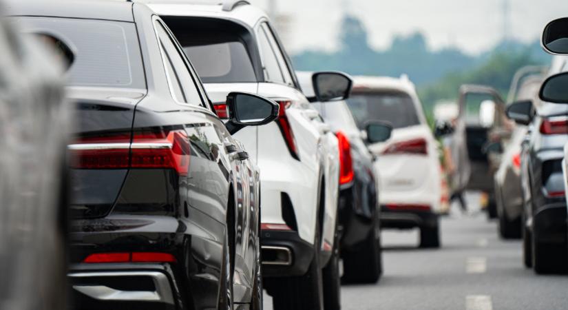 Véget ért a hosszú hétvége, elesett az M7-es autópálya: óriási a dugó a főváros felé