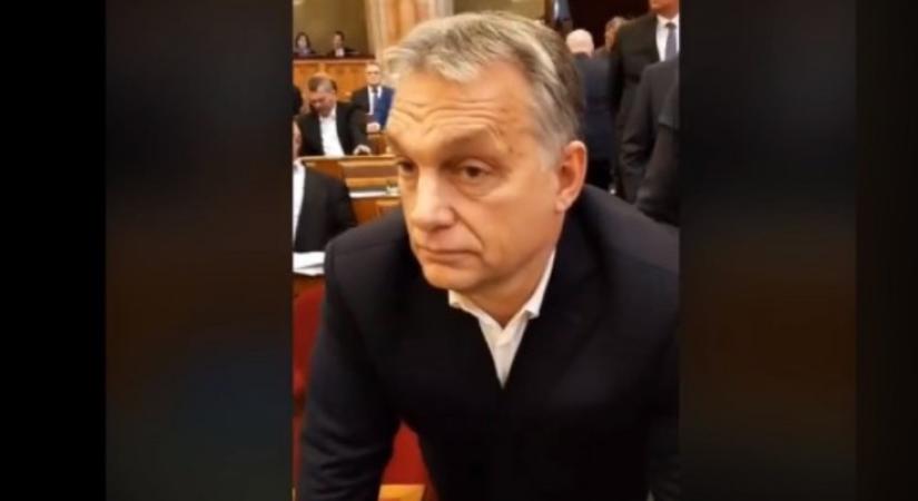 Szirénázó mentőautót is megállítottak Orbánék parádéja miatt – videó keltett felháborodást Budapesten