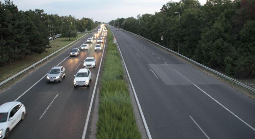 M7: bejött, amire számítottak az autósok: torlódás a sztrádán, de a régi 7-esen is erre kell készülni