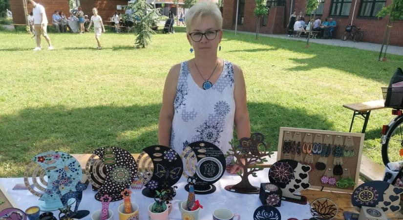 Egy kartörésnek köszönheti új hobbiját a barcsi alkotó