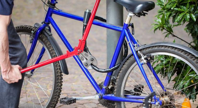 Kerékpárokat rongálnak a Mars téren, a helyiek felháborodtak