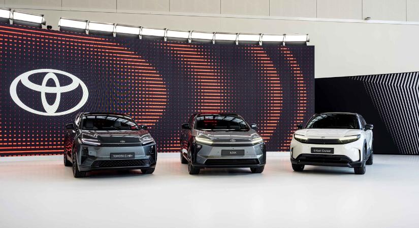 A Toyota bővíti az akkumulátoros elektromos modellek kínálatát, de a hibridekről sem feledkezik meg