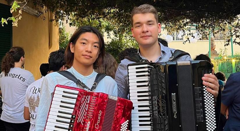Firenzében tanít harmonikát a baracsi származású zeneművész