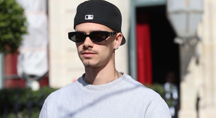 Romeo Beckham máris megtalálta az új Júliáját: egy 8 évvel idősebb modellel mulatott pár nappal a szakítása után