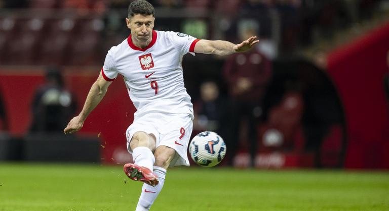 Keményen nekimentek Lewandowskinak a lengyel futball legendái