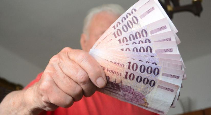 Változtak a 13. havi nyugdíj szabályai – nem mindenki kaphatja meg az extra juttatást!