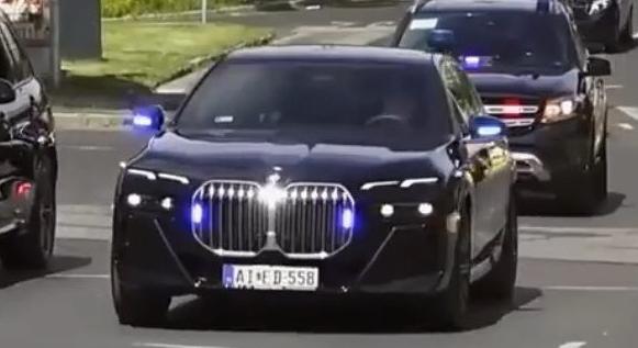 Két ugyanolyan páncélozott luxusautója lehet a TEK-nek