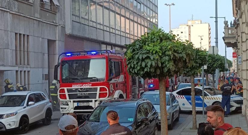 Kigyulladt egy győri társasház