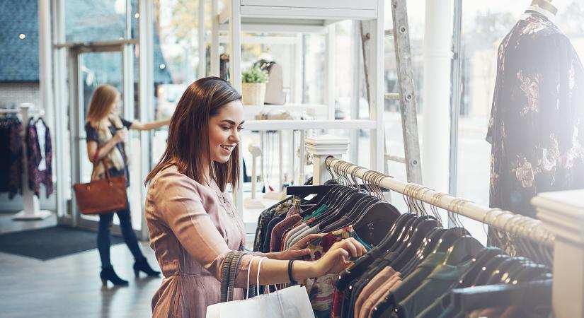 Ahol a tudatos Gen Z és a spóroló anyuka együtt vásárol: megnéztük a parndorfi designer outletet