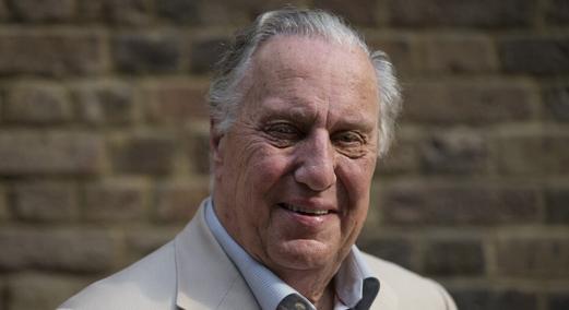 Elhunyt Frederick Forsyth, A Sakál napja szerzője