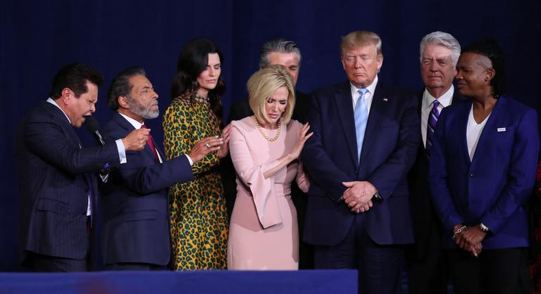 Kereszteshadjárat az Egyesült Államokban: a Trump-tornádó és a pünkösdi szél