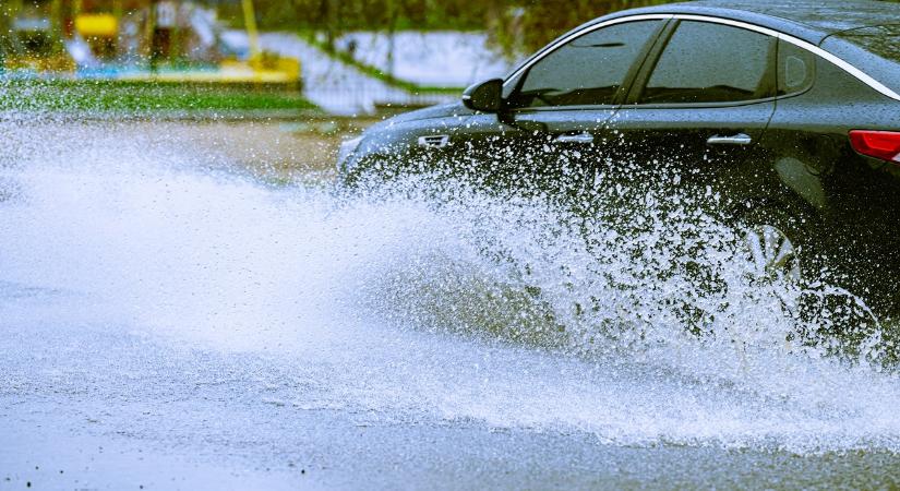 Akkora mennyiségű esőt kaptak a nyakukba a bukarestiek, amelyre emberemlékezet óta nem volt példa  videó