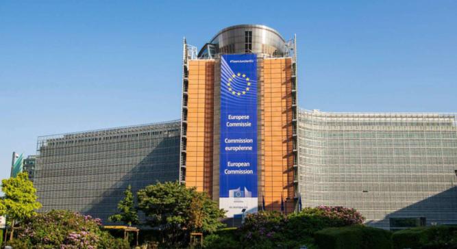 ...és jöhetne a korrupt EU-siserehad kiseprűzése