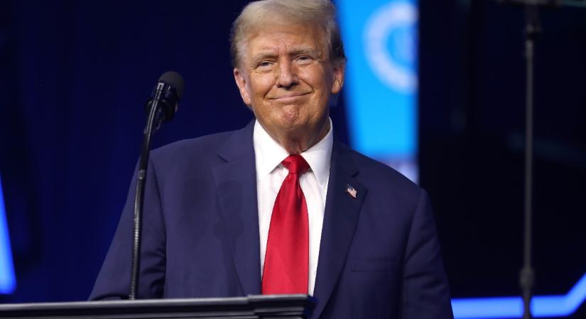 Megsértette az alkotmányt, beperelték Donald Trumpot