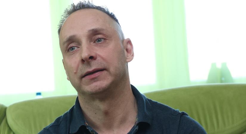 Épületszobrásznak készül Kaiser Ede – A mai napig kísérti a múltja a móri ártatlant