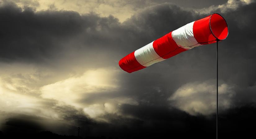 Pulcsi, fürdőruha, esernyő - erre mind szükségünk lesz a héten