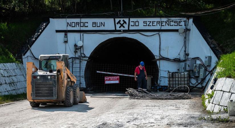 Furcsa színű víz ömlik ki a parajdi sóbányából, újabb fordulat a katasztrófában