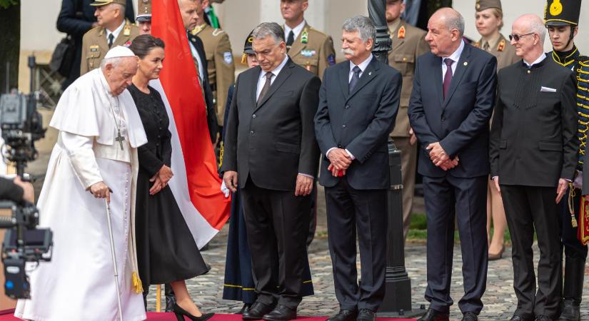 Publicus: A megkérdezettek 53 százaléka szerint a kormány igyekszik a Ferenc pápával való viszonyát utólag jobbnak beállítani, mint amilyen volt