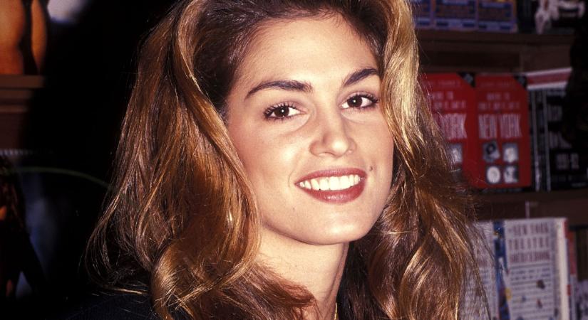 A ’90-es évek dús hatású frizurája ismét hódít: így készítsd el a Topanga-hajviseletet