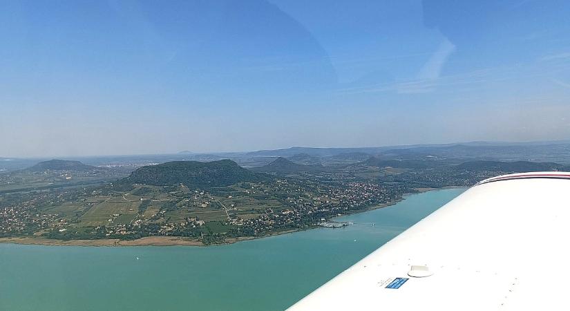 Nyaralót venne a Balatonnál vagy a Velencei-tónál? Most milliókat spórolhat