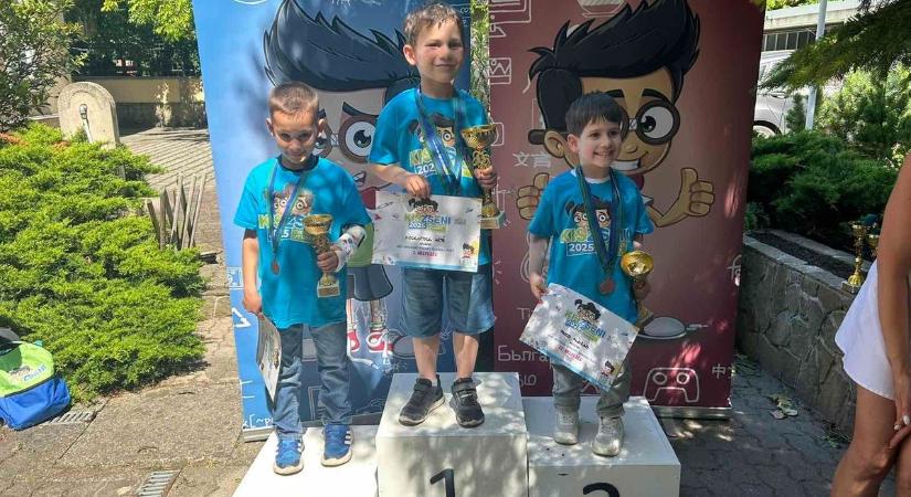 Éremeső az Országos Aritmetikai Versenyen – tarolt a Kis Zseni Dunaújváros csapata (képgalériával)