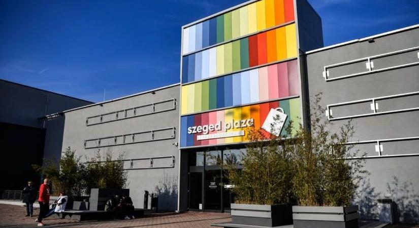 Bezárások után titokzatos nyitások és megújulások a Szeged Pláza táján