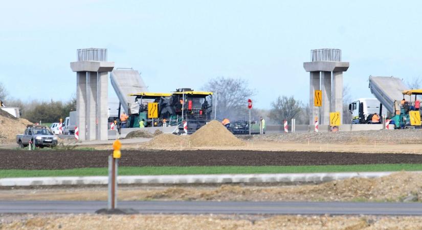Megvan az időpont! Ekkor érhet el az M4 Berettyóújfaluig