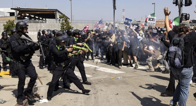 Gumilövedékkel fejbe lőttek egy fotóst a Los Angeles-i zavargások során