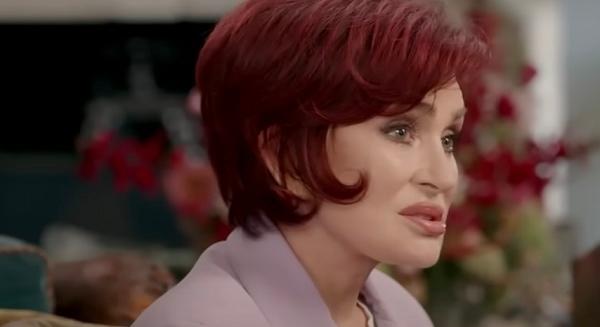 Ezért húzott ki egy zenekart Sharon Osbourne a Back To The Beginning fesztivál fellépői közül