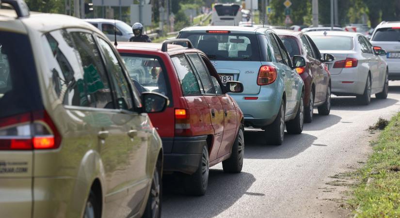 Teljes útzár – óriási dugó Kaposvár belvárosában