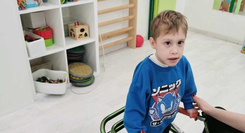 Világviszonylatban százan szenvednek ebben a betegségben, köztük egy abonyi kisfiú is