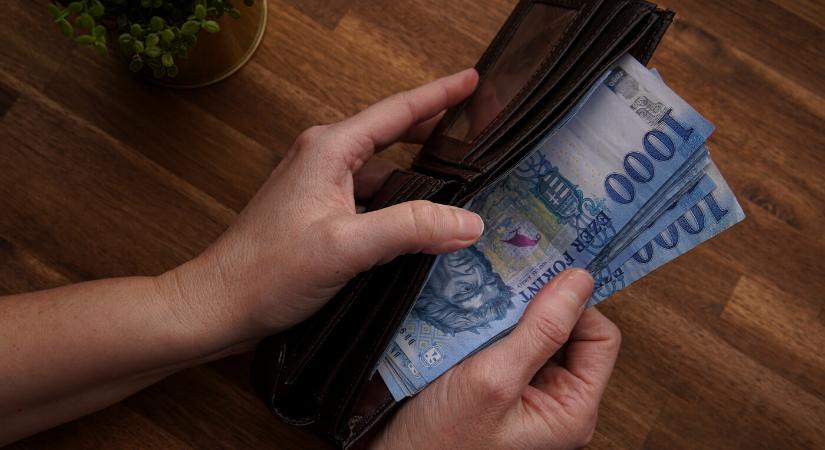 Ma reggel is gyengült a forint árfolyama